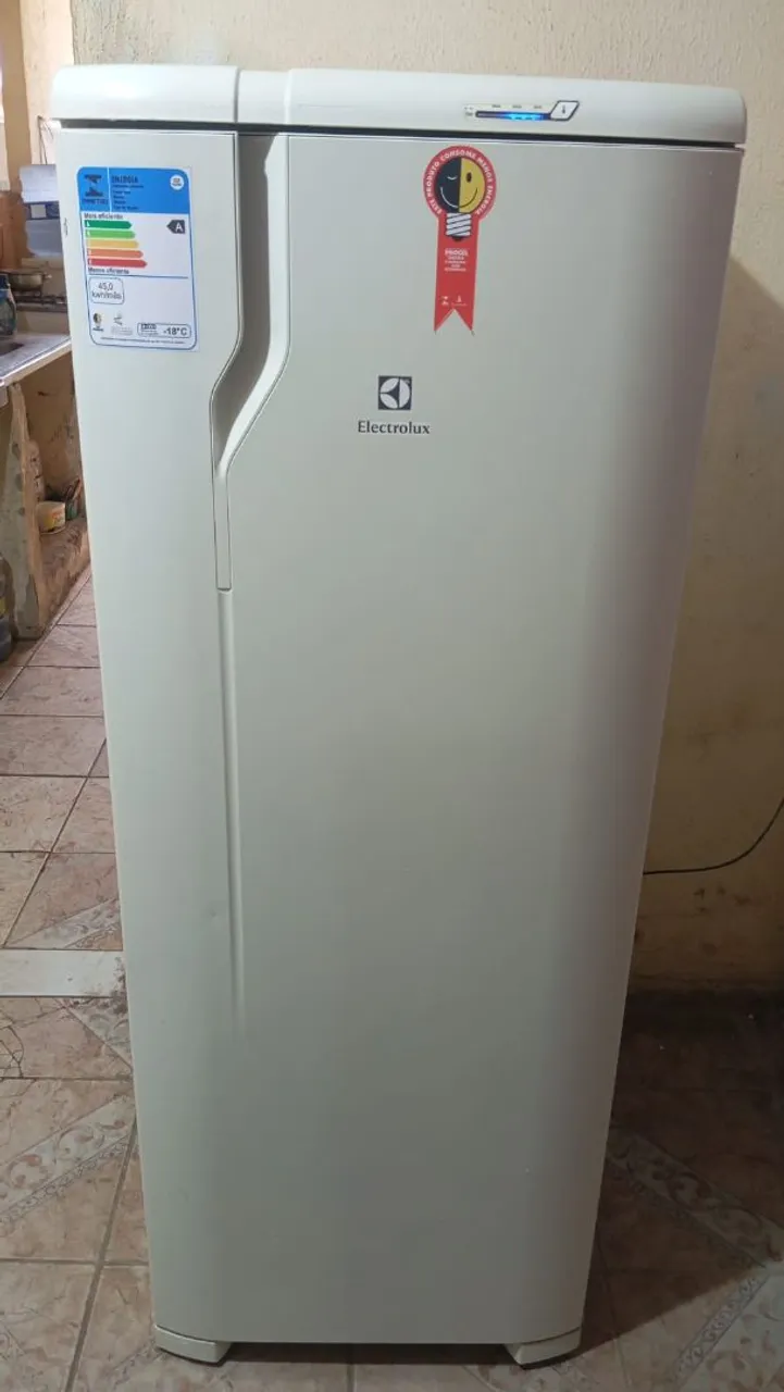 GELADEIRA ELETROLUX FROSFREE ACEITO CARTÃO DOU GARANTIA FAÇO A ENTREGA ( MARCAS DE USO)