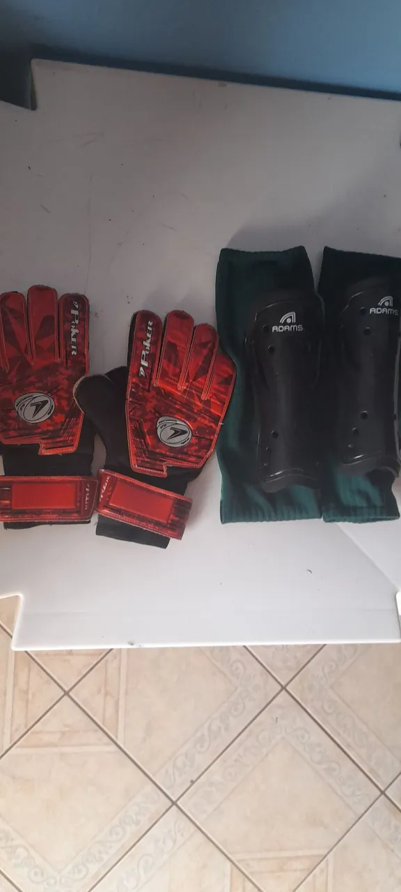 Kit Goleiro Futebol - Luvas e Caneleiras+ Meiao