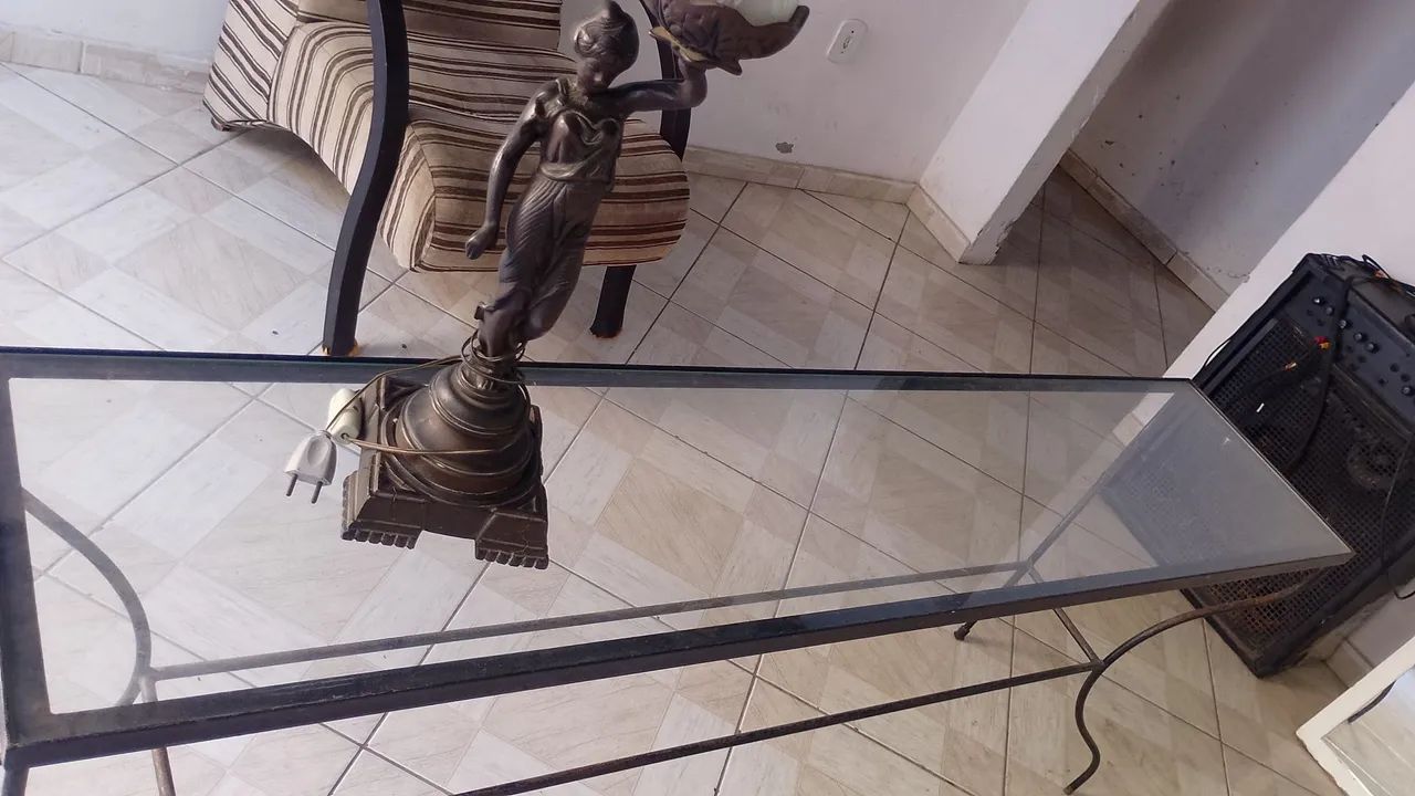 Mesa de vidro antiga com estrutura de ferro - Foto 3