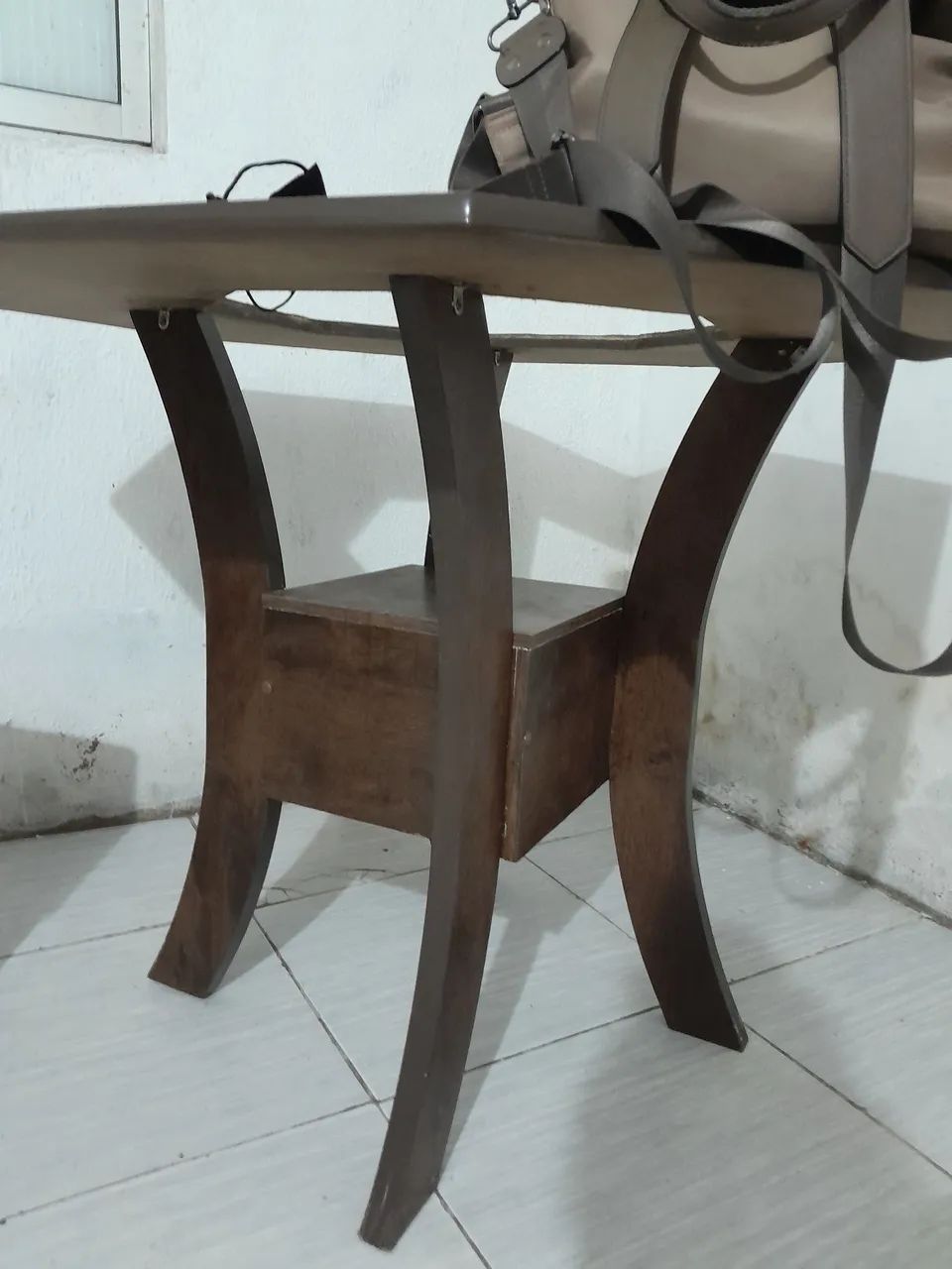 PREÇO NEGOCIÁVEL- Conjunto de Mesa e 4 Cadeiras - Madeira  - Foto 4