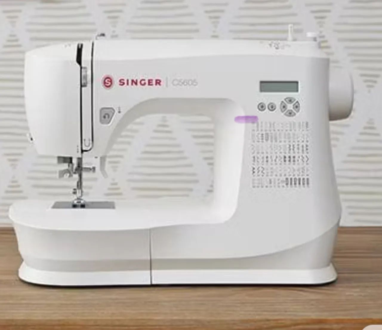 Máquina de costura  Singer C5605  usei poucas vezes motivo venda comprei uma indistrial