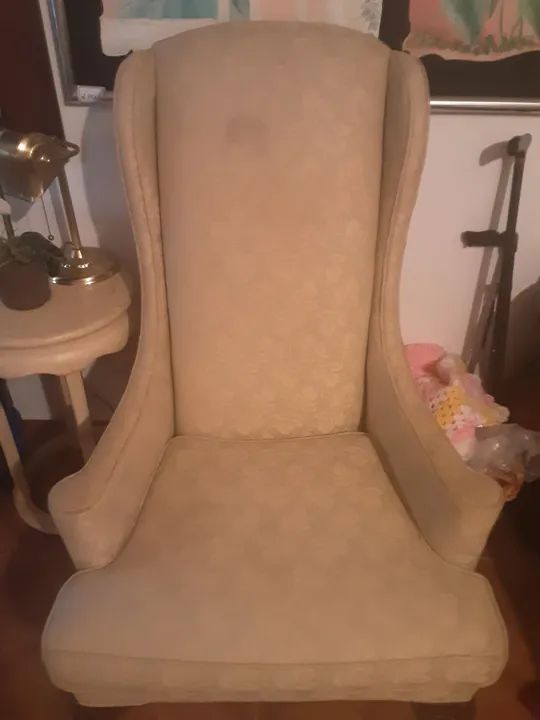 Poltrona elegante com detalhes em capitonê - Foto 2