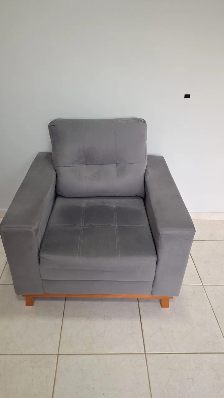 Poltrona Cinza Confortável