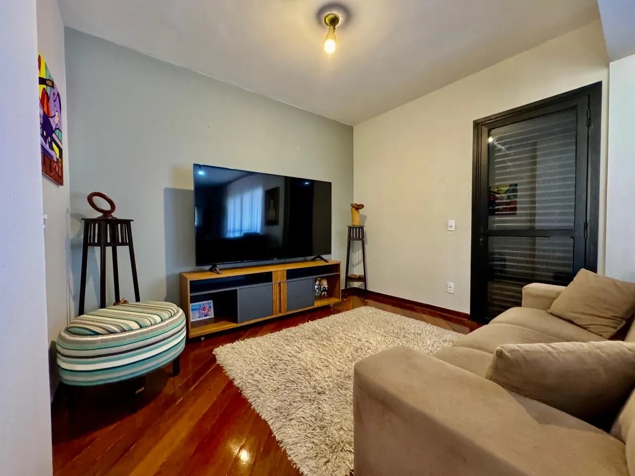 Apartamento com Três Suítes