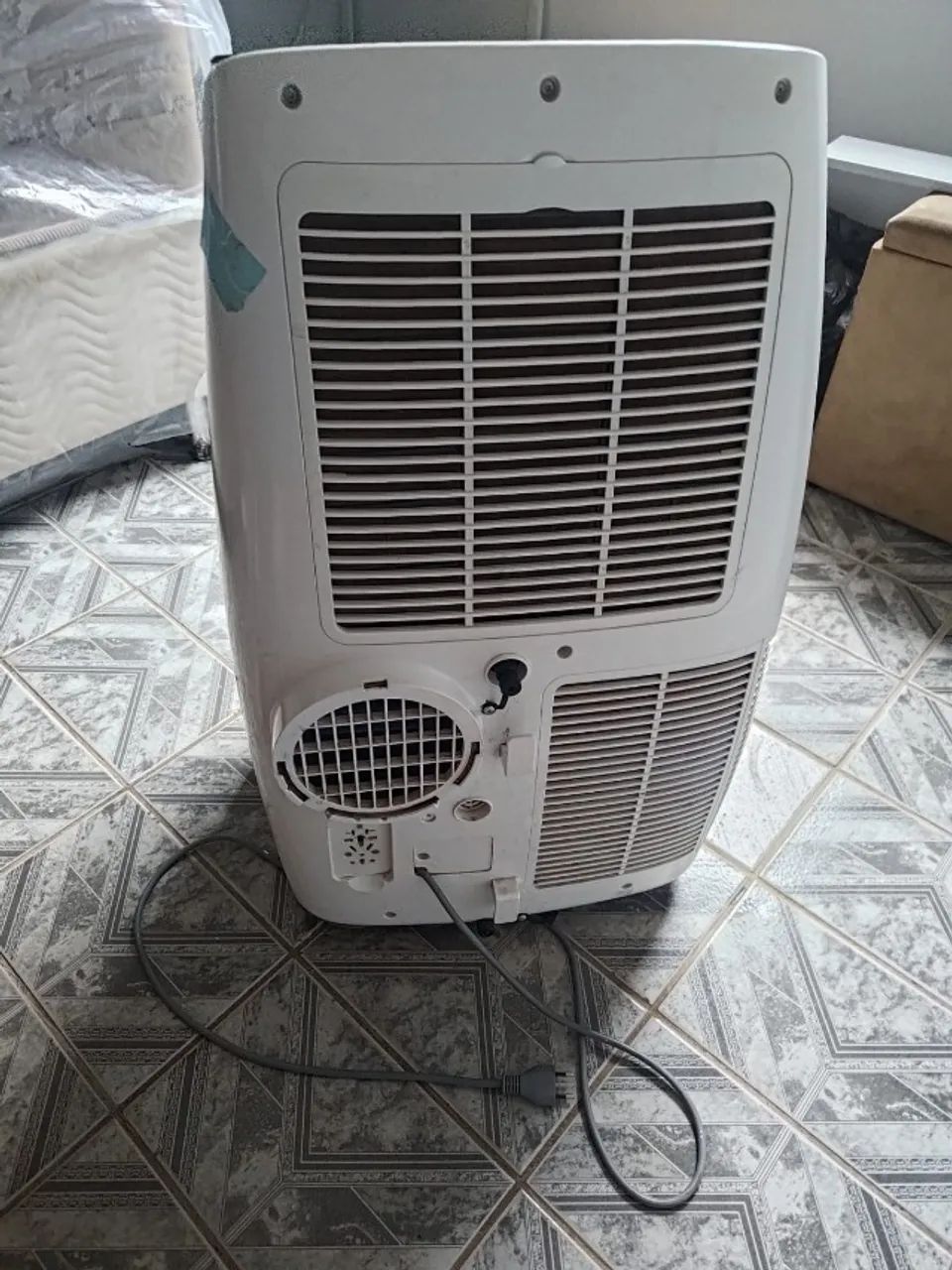  Ar-Condicionado Portátil Rheem 11000BTUs Quente e Frio 220V - Foto 3