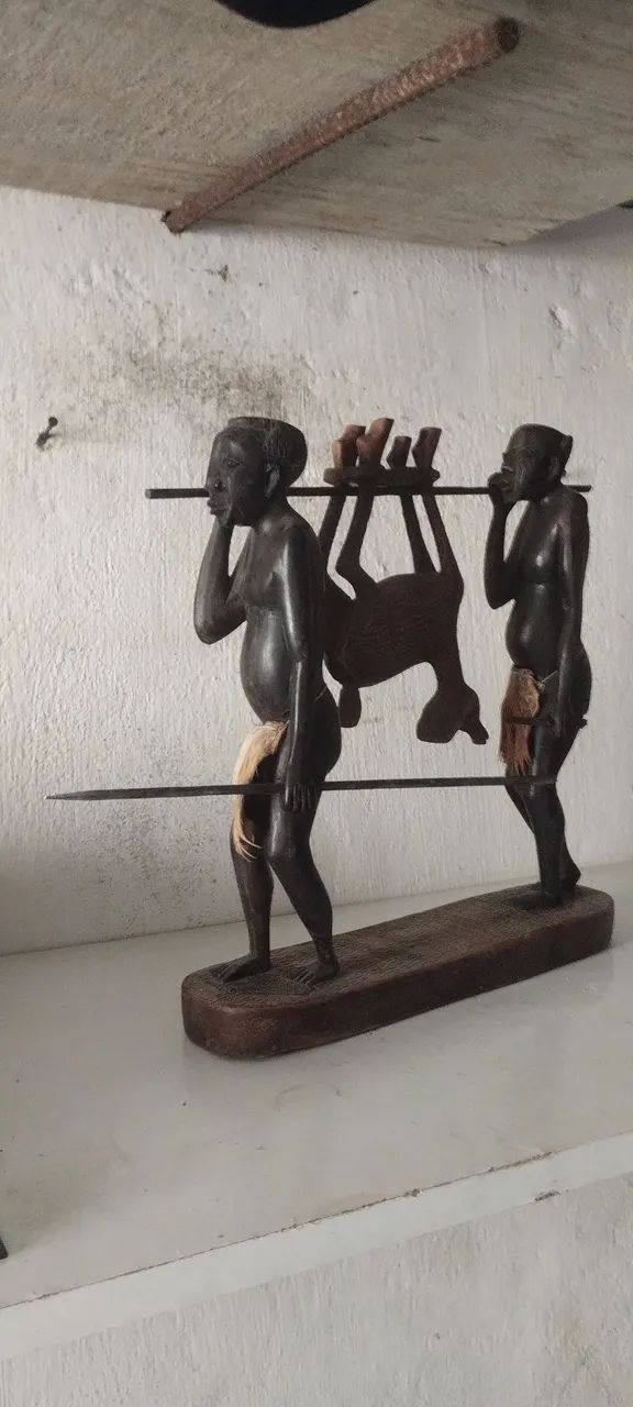 Escutura , Áfricana ( ébano )