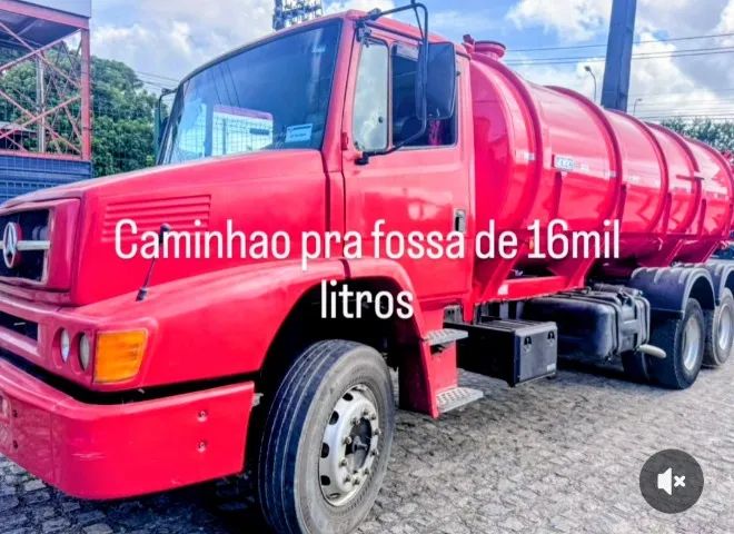 Caminhao pra esvaziar fossas sucção 