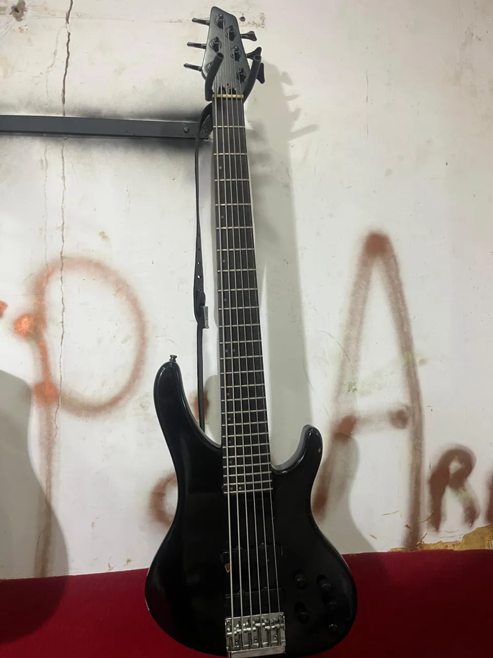 Baixo Washburn 6 cordas ativo
