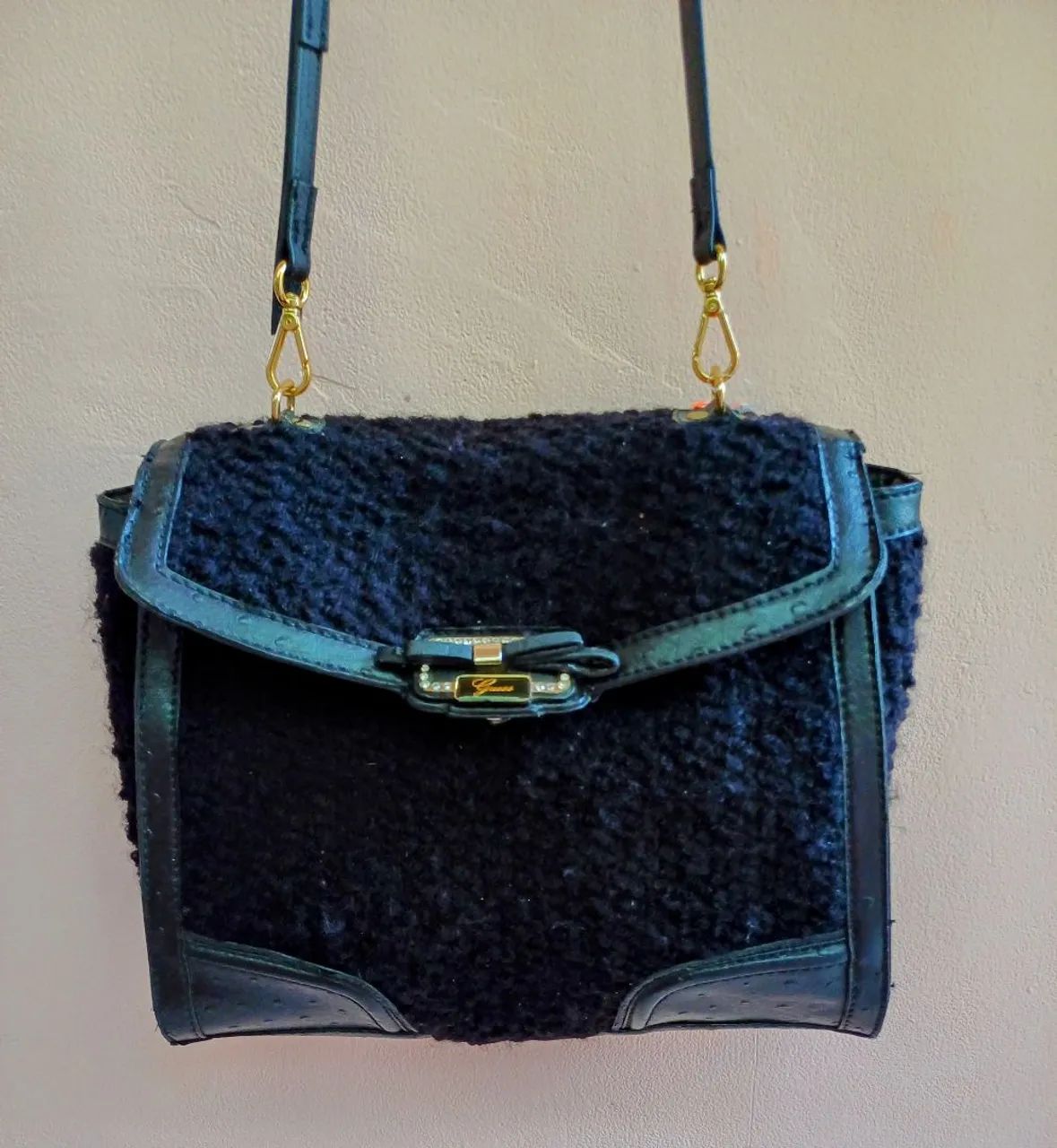 Bolsa Guess Preta de Ombro