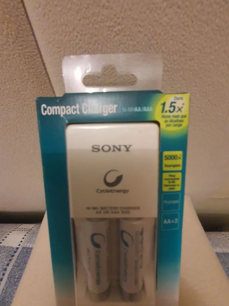 CARREGADOR DE PILHAS RECARREGAVEIS SONY - NOVO - Foto 2