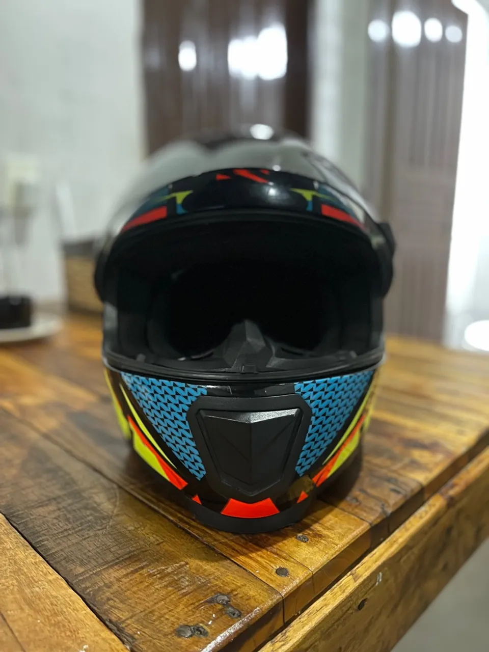 Capacete para Moto com Design Moderno marca Noriski