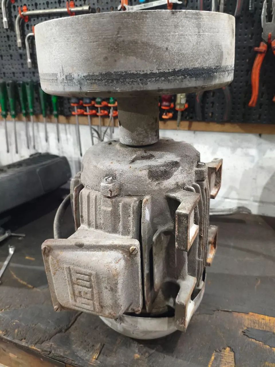 Motor  trifásico Weg 8cv 3520rpm - Foto 3