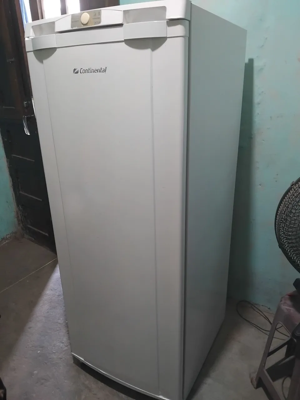 Vd está geladeira degelo 270litros gelando e congelando surpe bem ótima geladeira