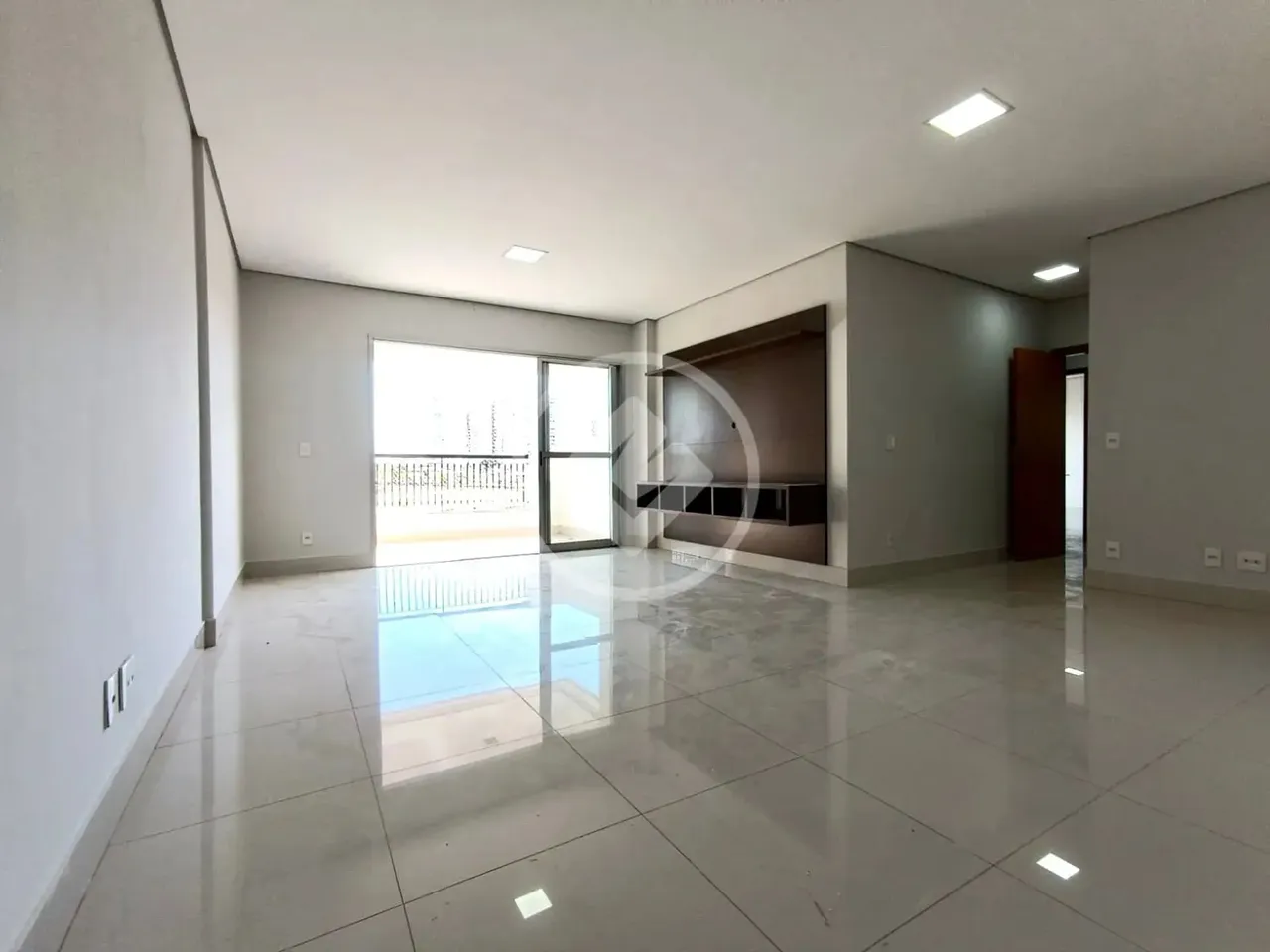 VENDE-SE ou ALUGA-SE Apartamento Parque Pantanal II, 3 suítes VENDA R$ 1.250.000,00. LOCAÇ