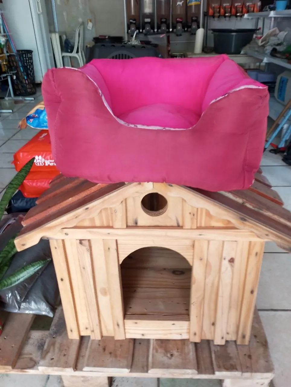 Cama casinha para pet com almofada rosa