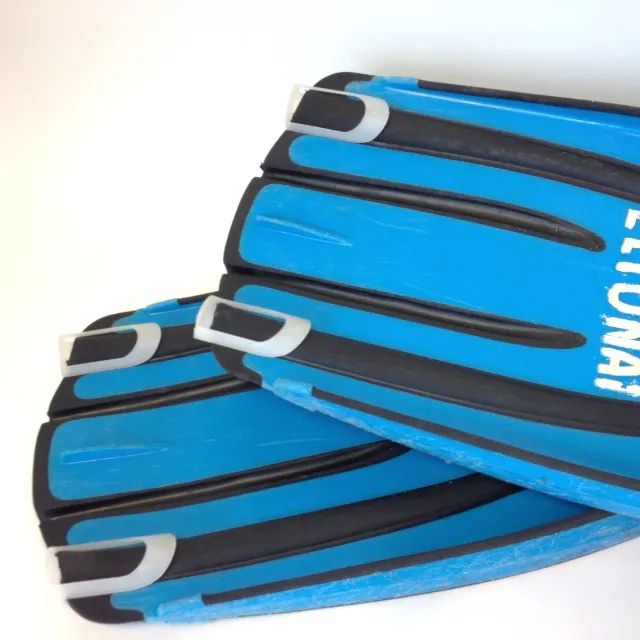 C181 Nadadeira Mares Avanti 4 para mergulho dive com nome gravado pé de pato - Foto 3