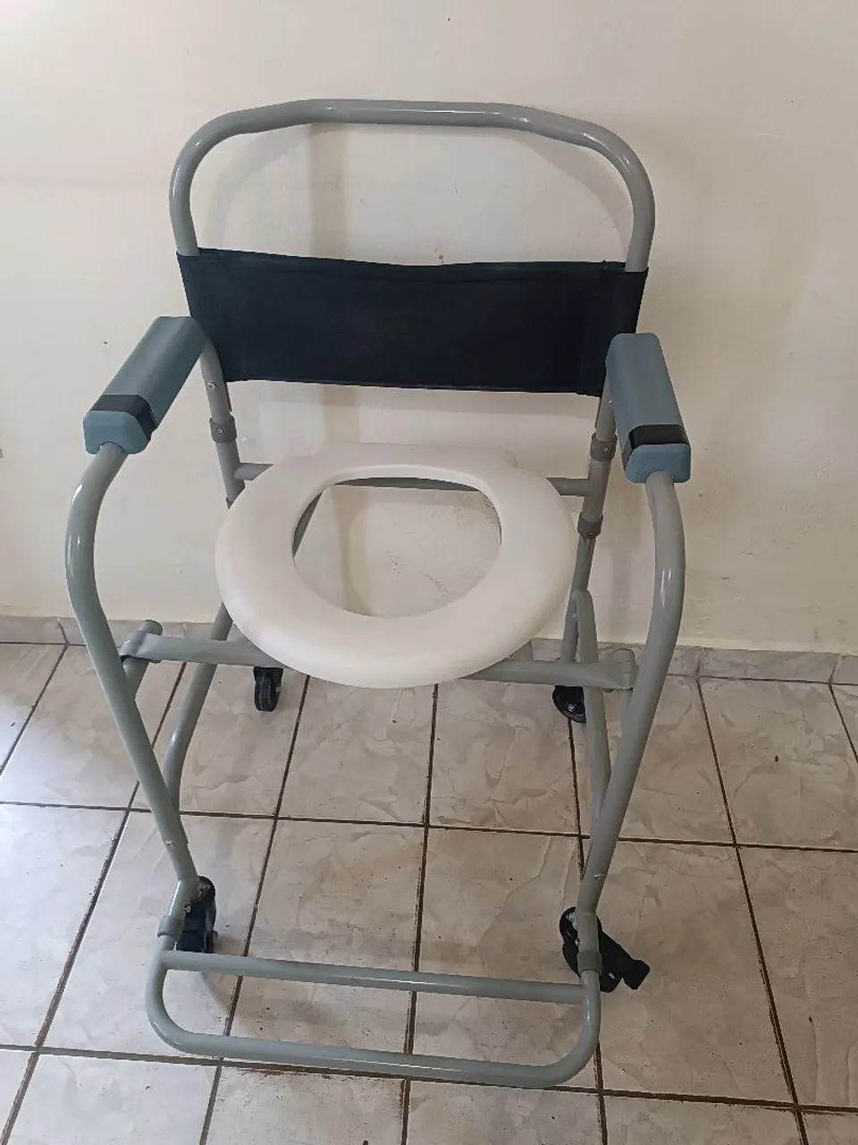 Cadeira de Banho com Rodas Dellamed