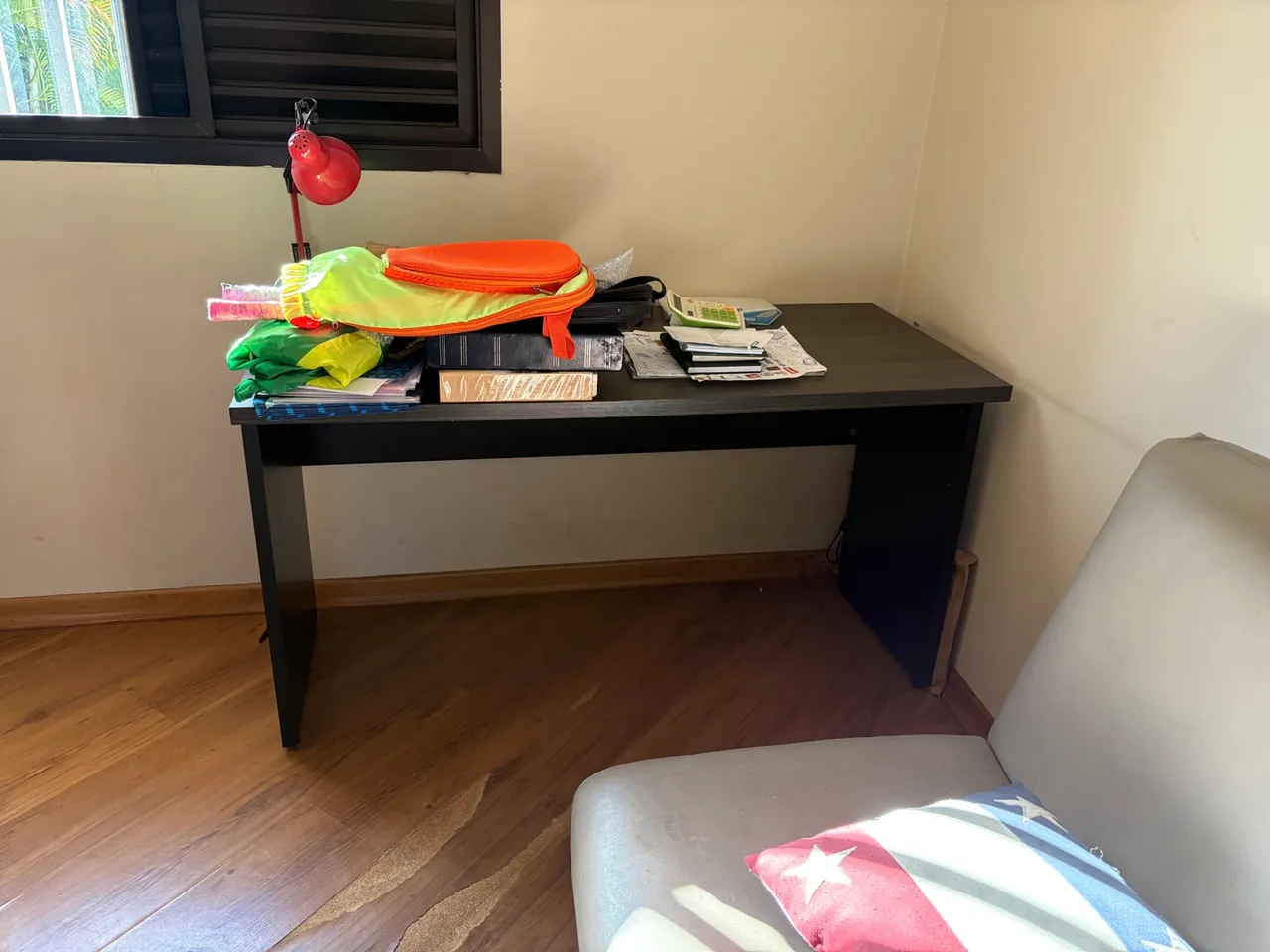 Mesa de escritório preta