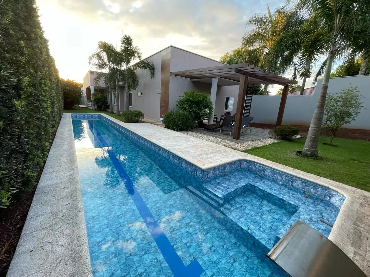 Casa à venda , 5 quartos -por R$ 1.380.000,00 - Condomínio Fechado - Foz do Iguaçu/PR