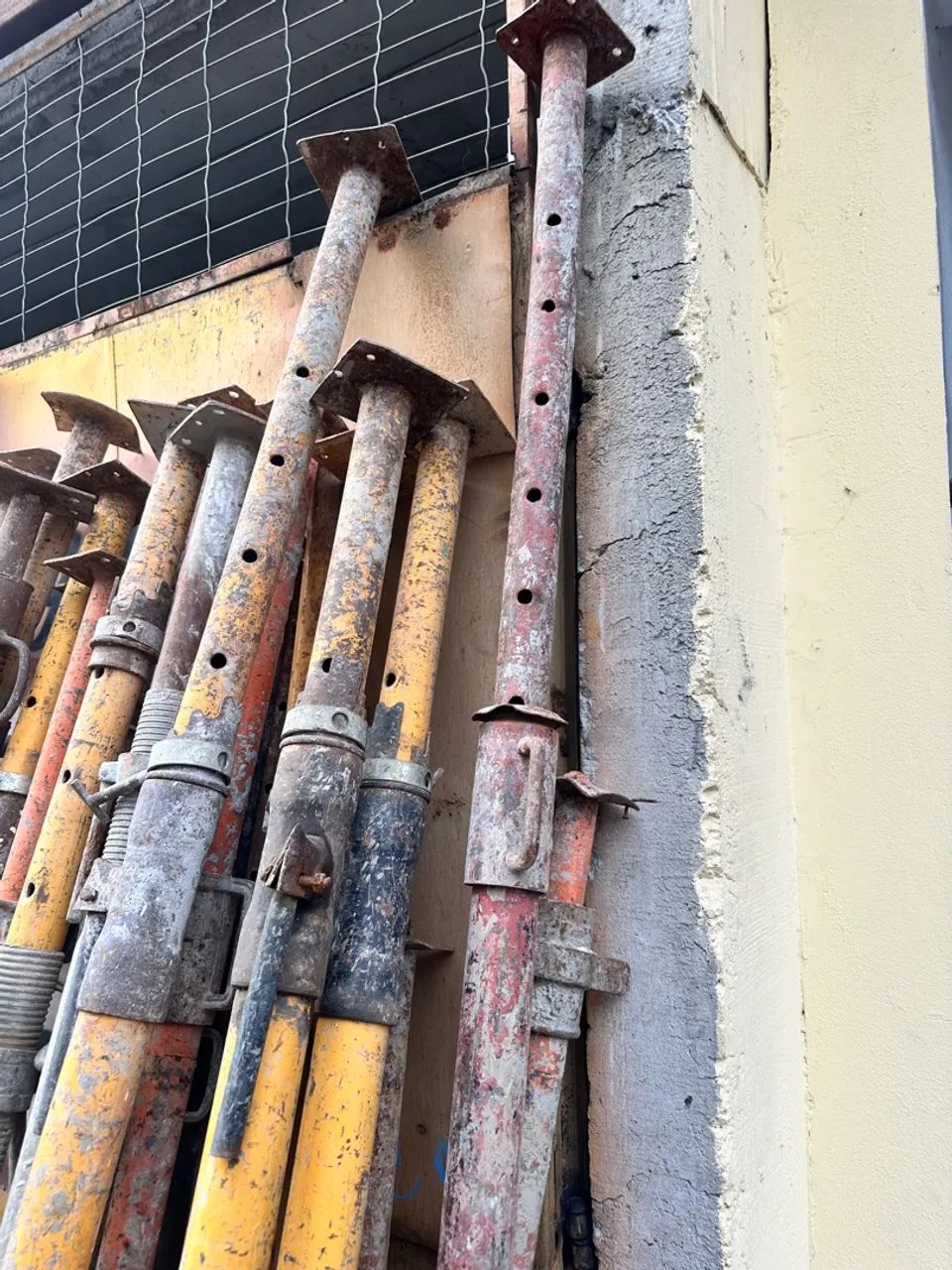 Escoras Metálicas para Construção Civil precisa de manut de 3 e 3,5 metros  - Foto 3