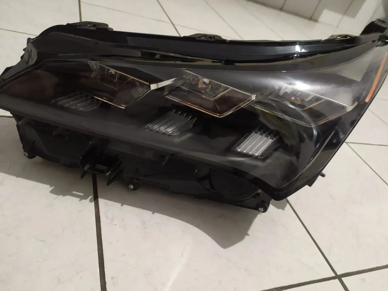 Farol Lexus NX 200t - Foto 2