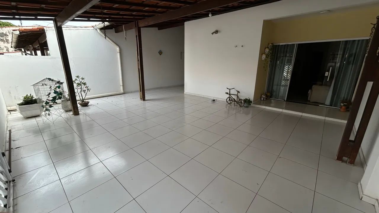 Casa 3 Quartos Semi mobiliado 