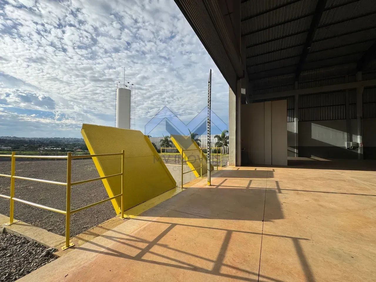 ÚLTIMO DISPONÍVEL / Comercial/Logístico com 2.100m² na BR- - Foto 4