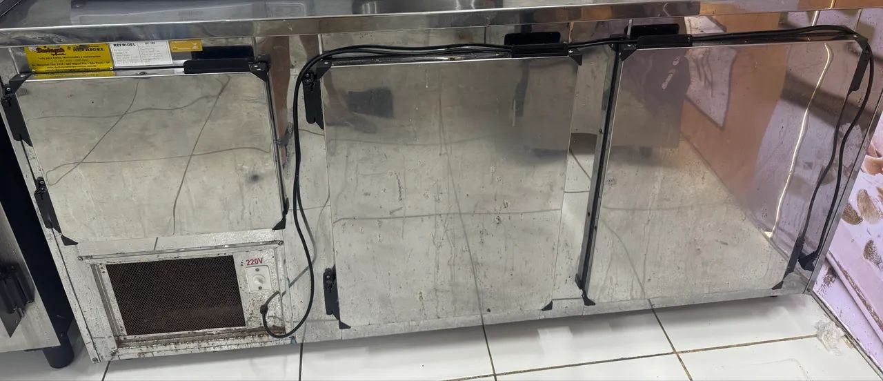Loja completa com mobiliário e equipamentos 