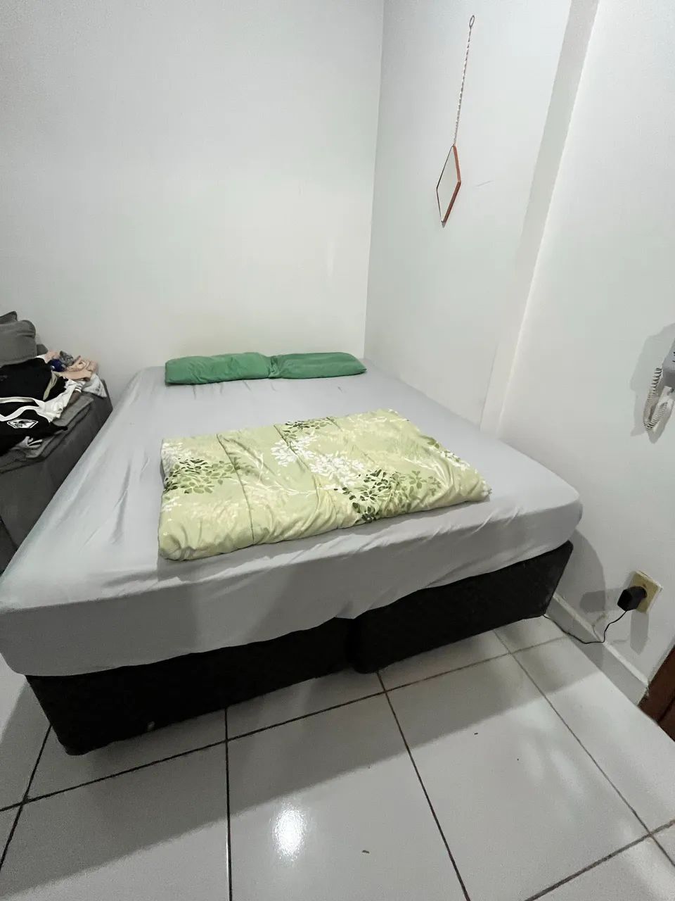 VENDE-SE CAMA E COLCHÃO QUEEN - Foto 3