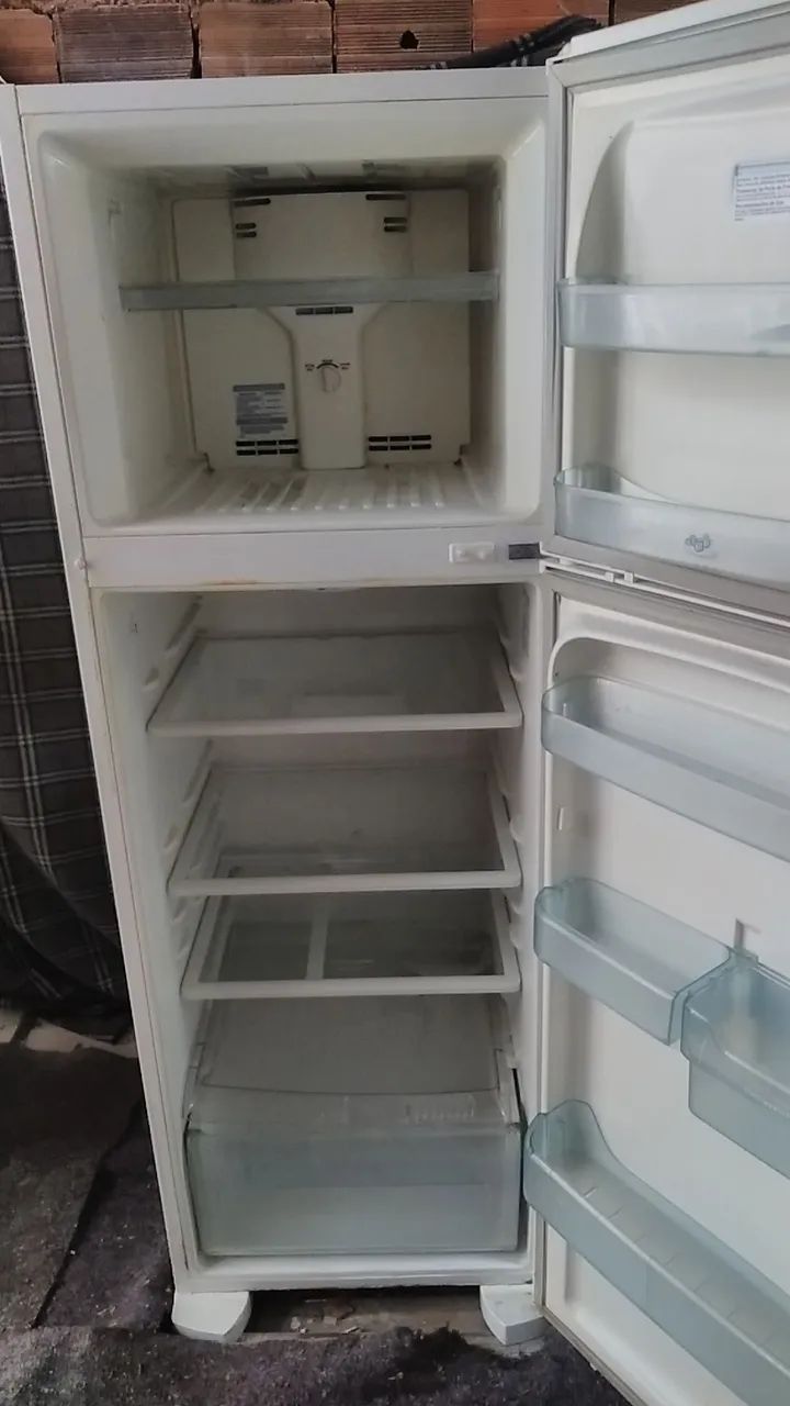 GELADEIRA ELETROLUX FROST FREE  - Foto 5