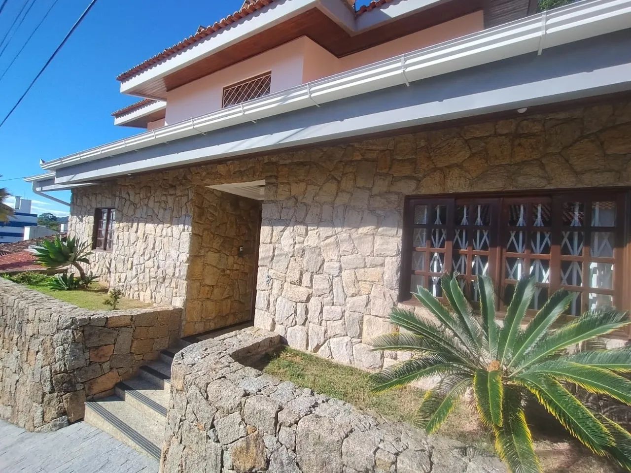 Casa de 5 quartos semi mobiliada no Córrego Grande - Foto 4