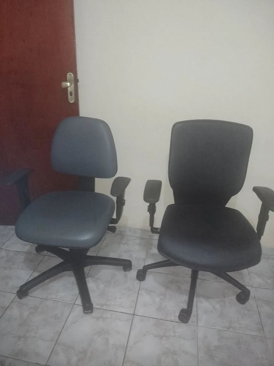 Vendo cadeira de escritório 160 cada - Foto 2
