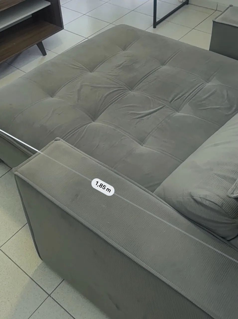 Sofá compacto retrátil cinza - R$ 700 - Foto 4