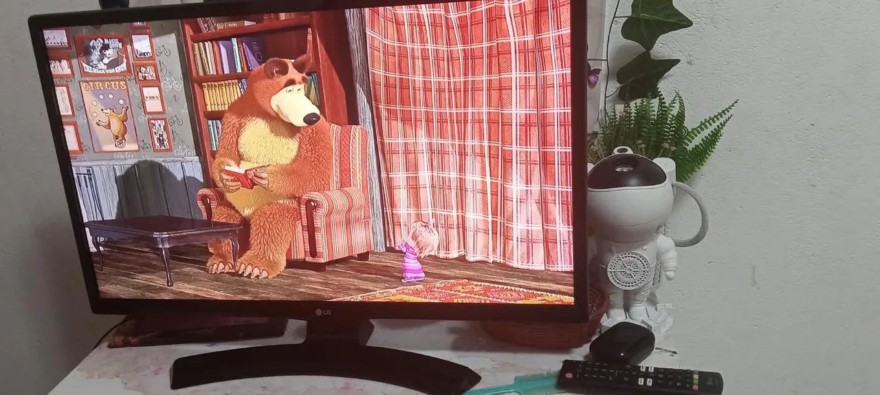 Vendo essa tv da marca LG de 33 polegadas SMART completa com pé e controle remoto  - Foto 5