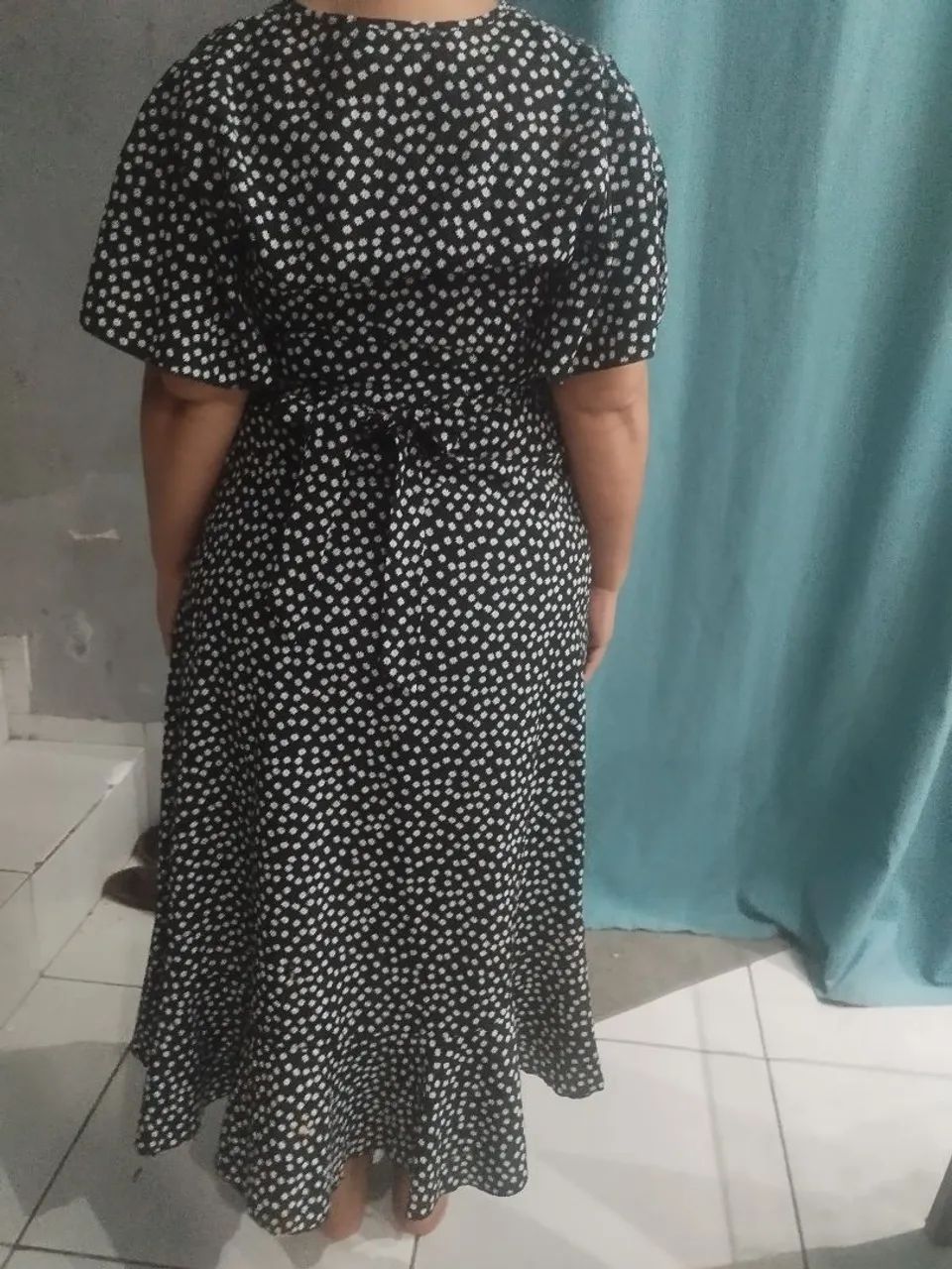 Vestido de envelope preto  - Foto 3