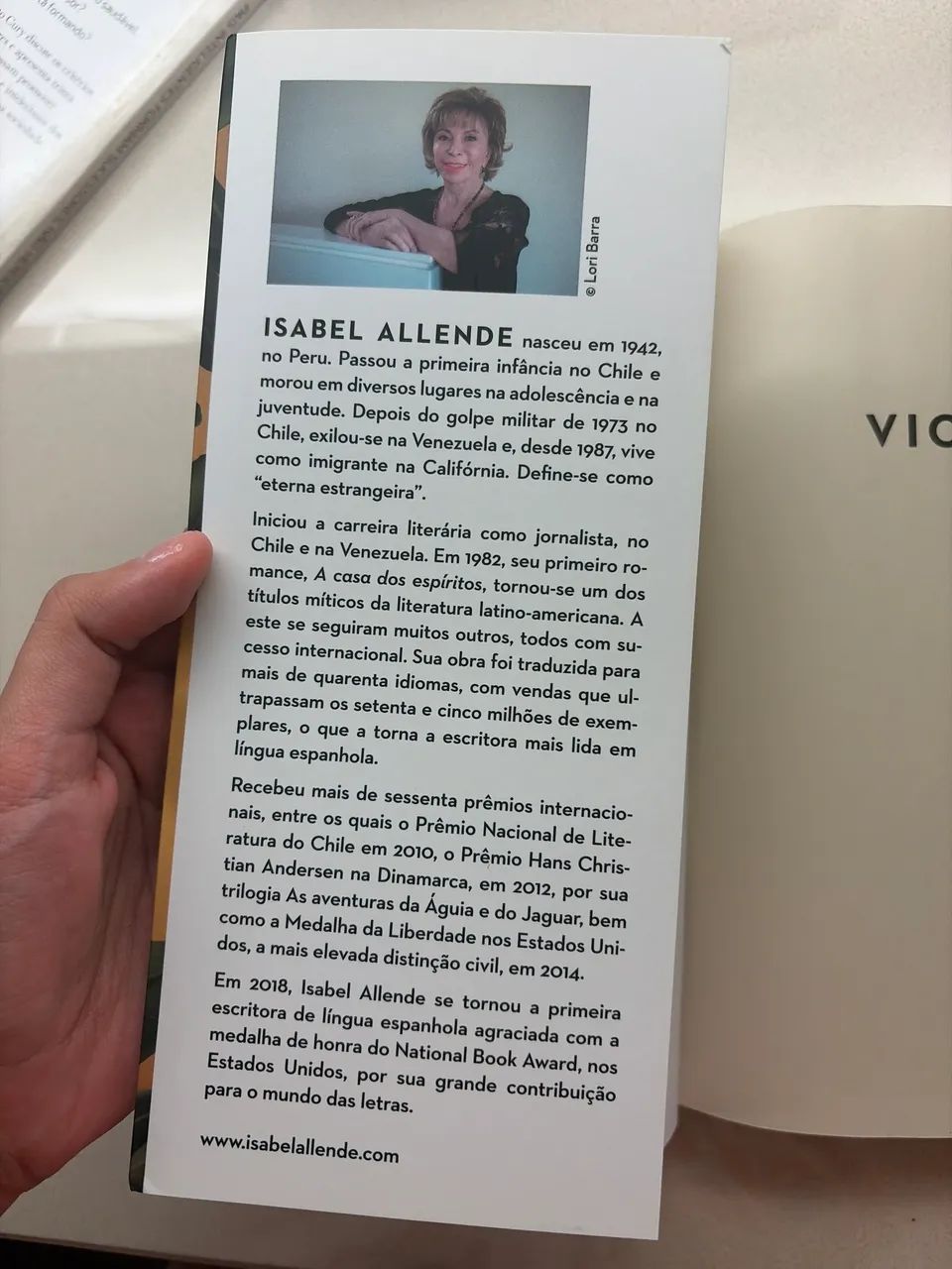 Livro Violeta de Isabel Allende - Foto 2