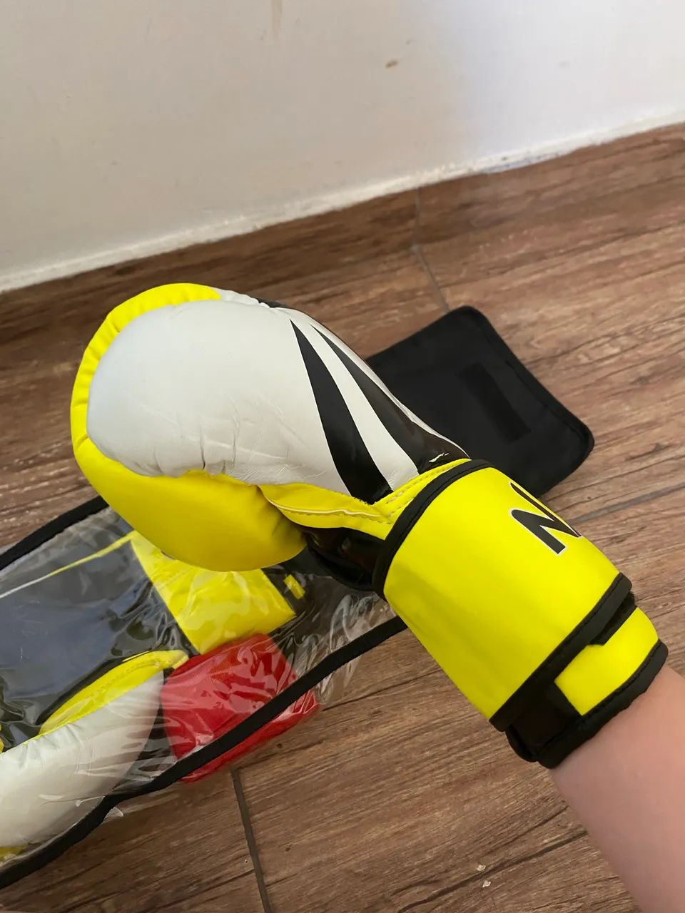 Luva de Boxe é Muay Thai 12 0Z (NUNCA FOI USADA) - Foto 4