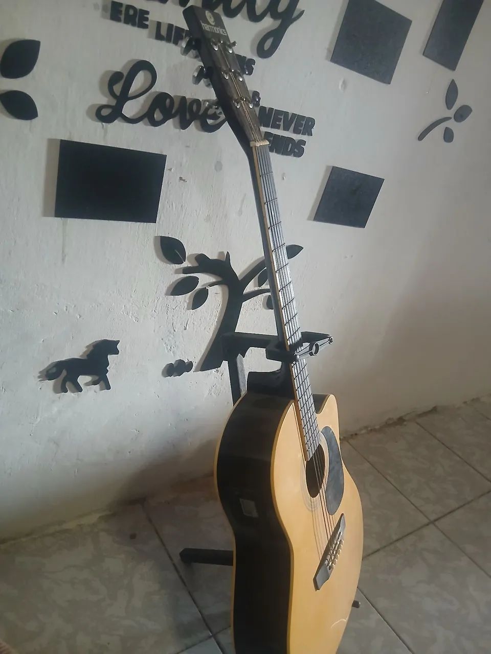 Vende -se Violão profissional  em perfeito estado  - Foto 2