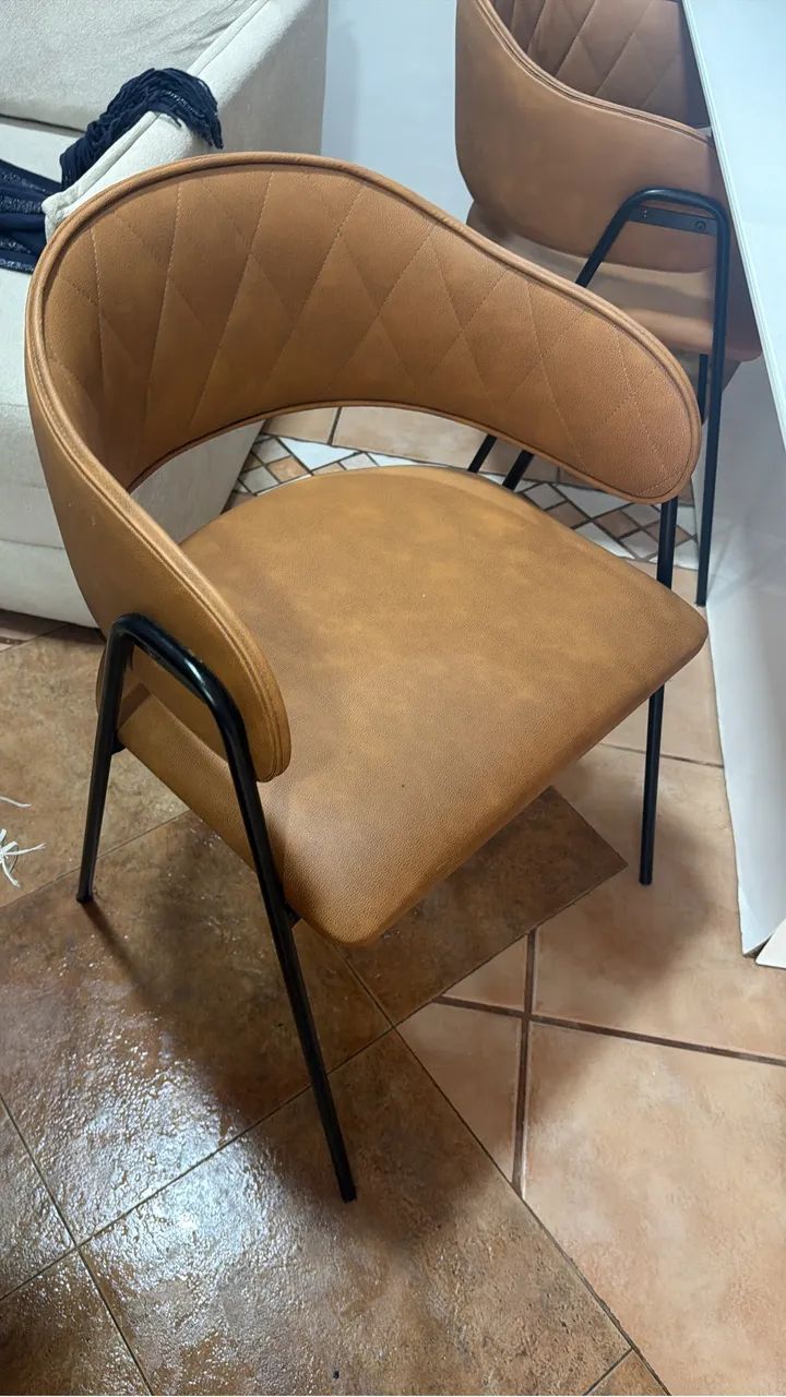 Mesa com quatro cadeiras - Foto 4