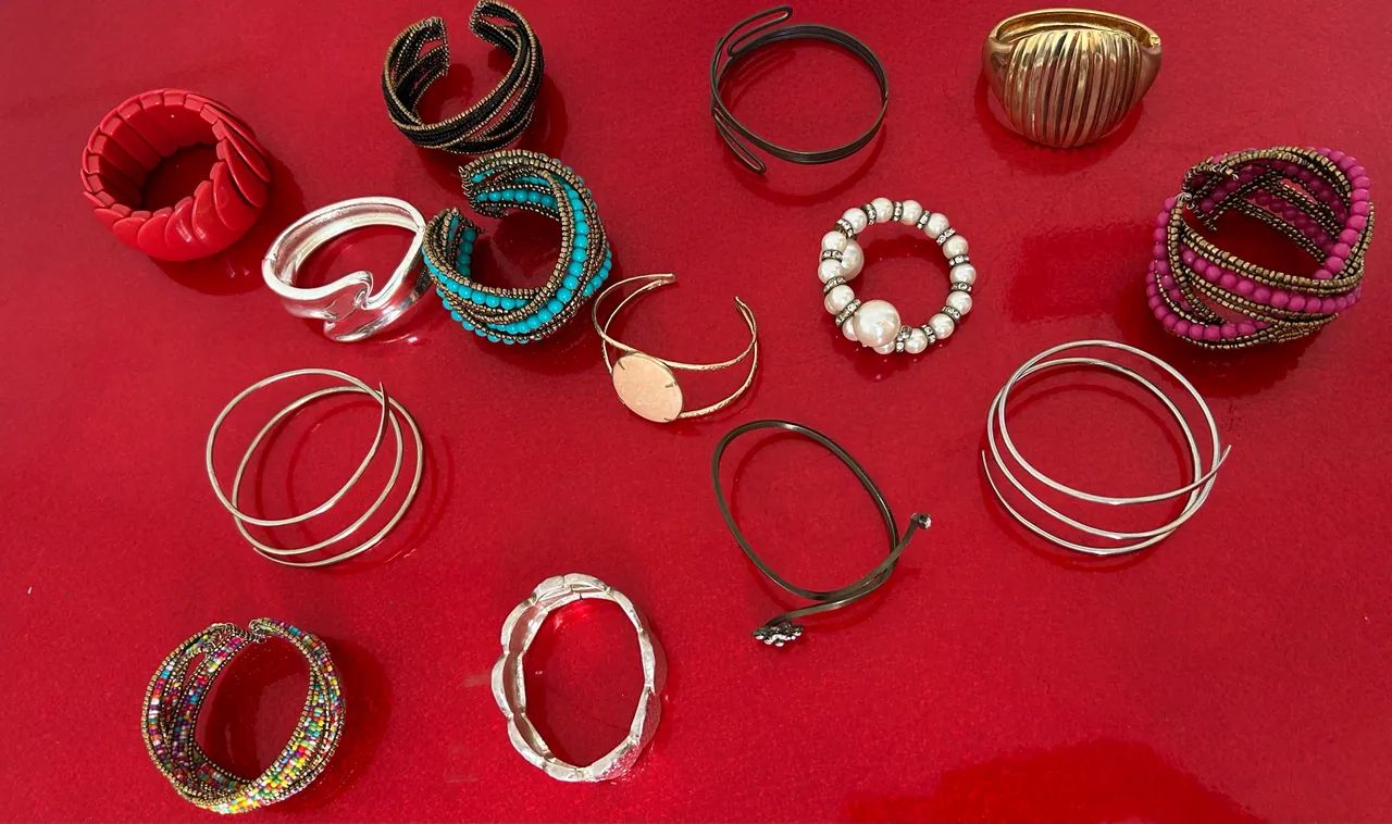Lote 14 Braceletes Variados: Boho, Clássicos e Modernos (Impecáveis)