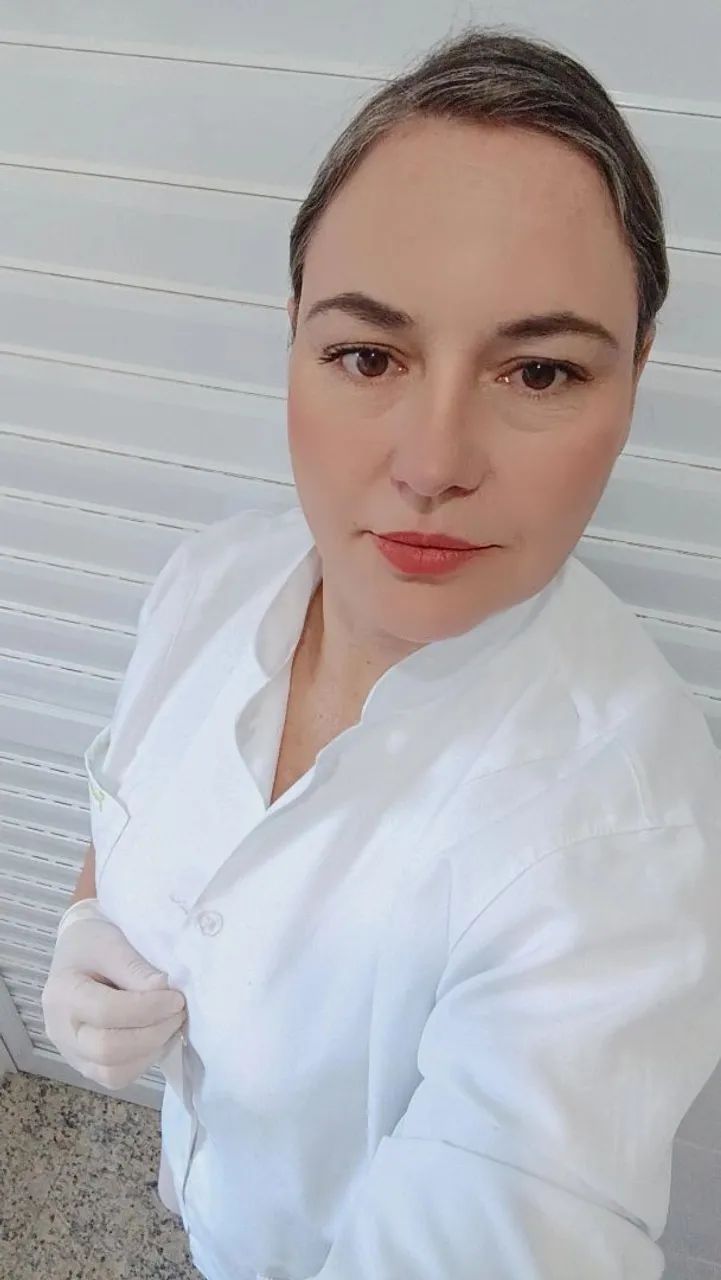 Cuidadora de idosos estudante e estagiária de enfermagem 
