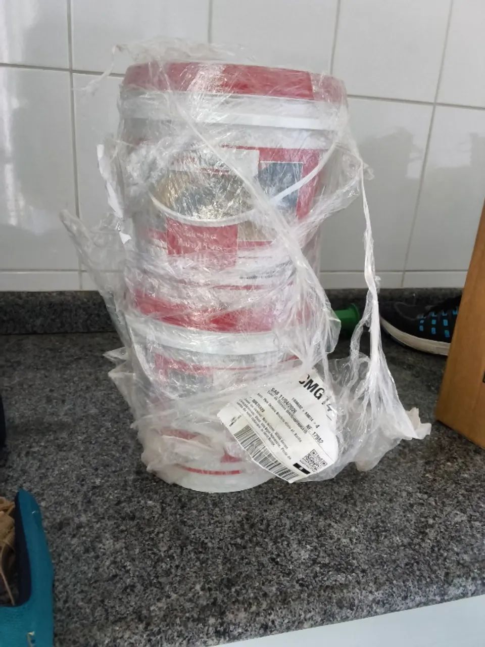 Adesivo para piso vinilico,100 reais cada galão  - Foto 2