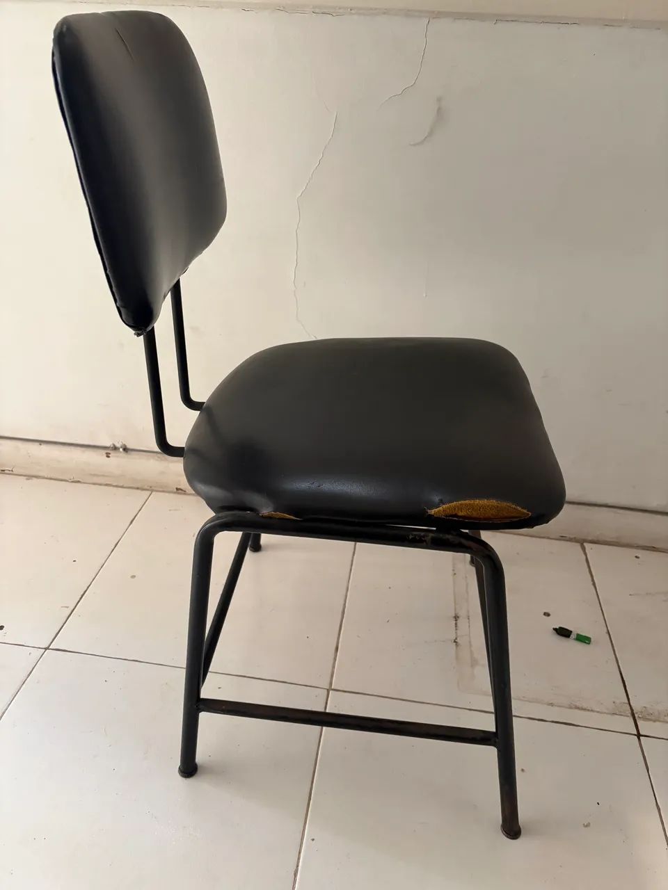 Cadeira preta de couro - Foto 3