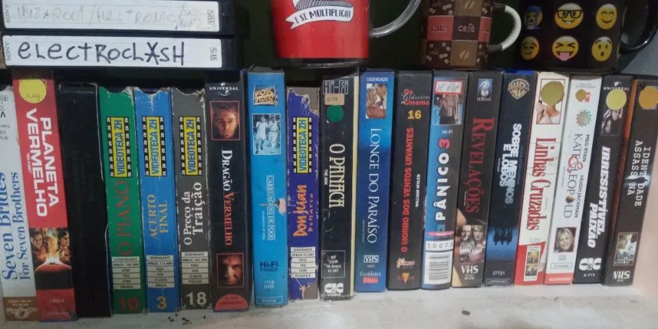 Lote de Fitas VHS e DVDs - Foto 5