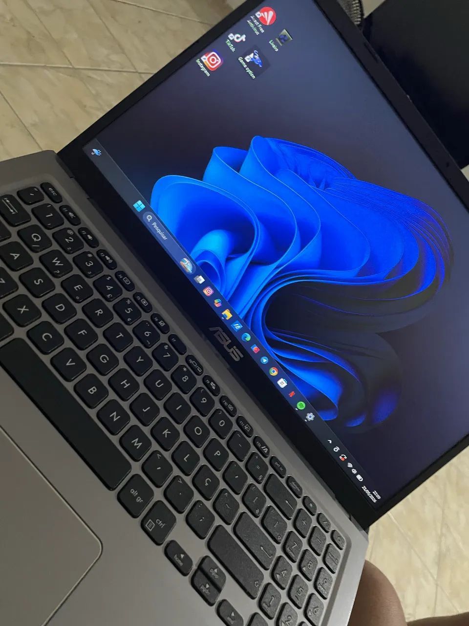 ASUS X515