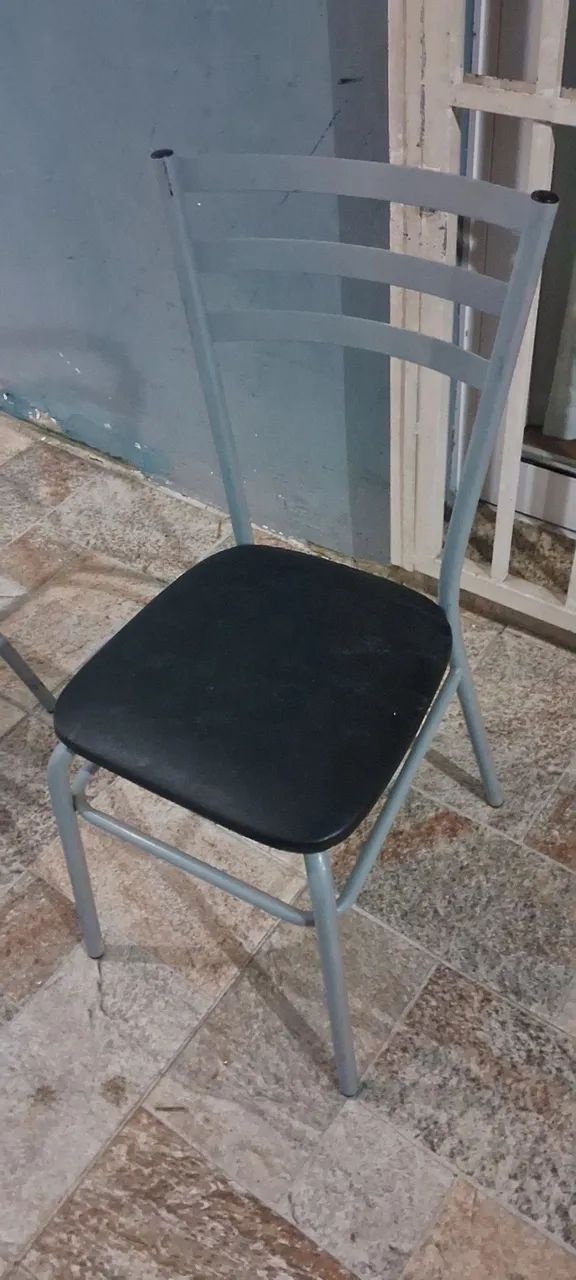Cadeira de ferro com almofada