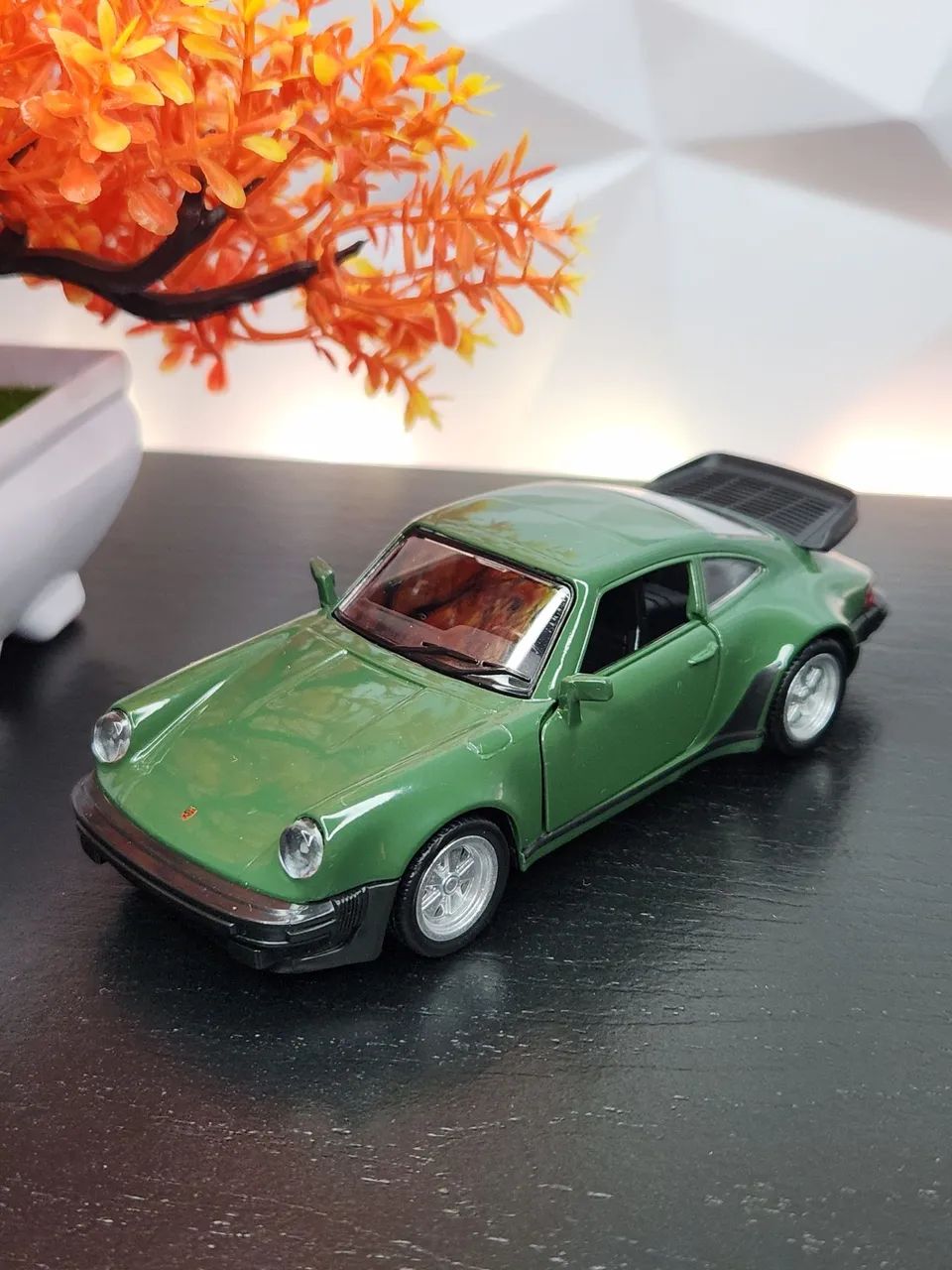 Miniatura Porsche 911 Turbo 1978 - Carrinho de Metal Colecionável 