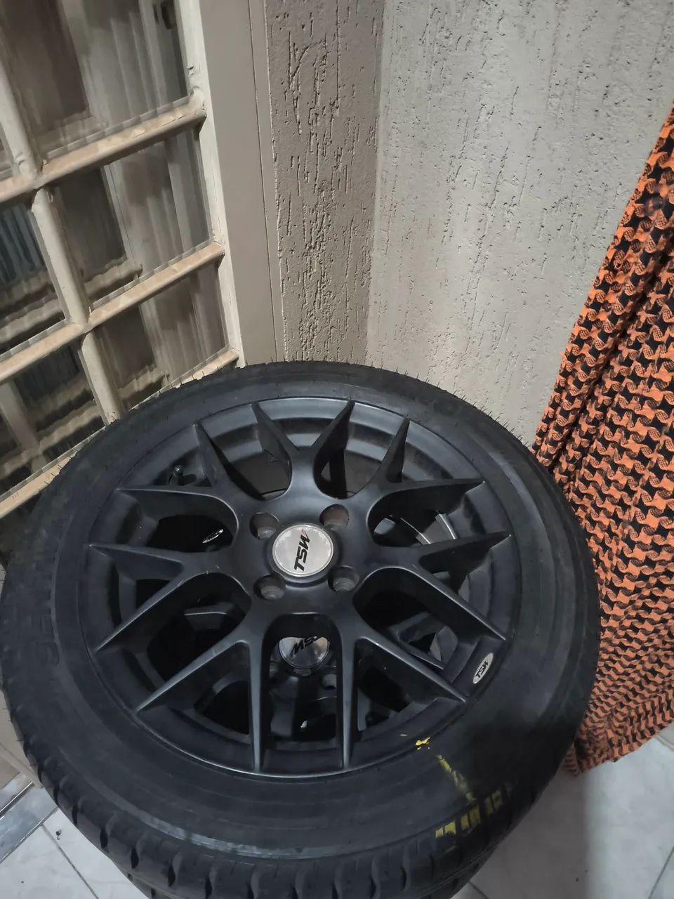 Jogo de rodas TSW aro 15 com pneus novos - Foto 3