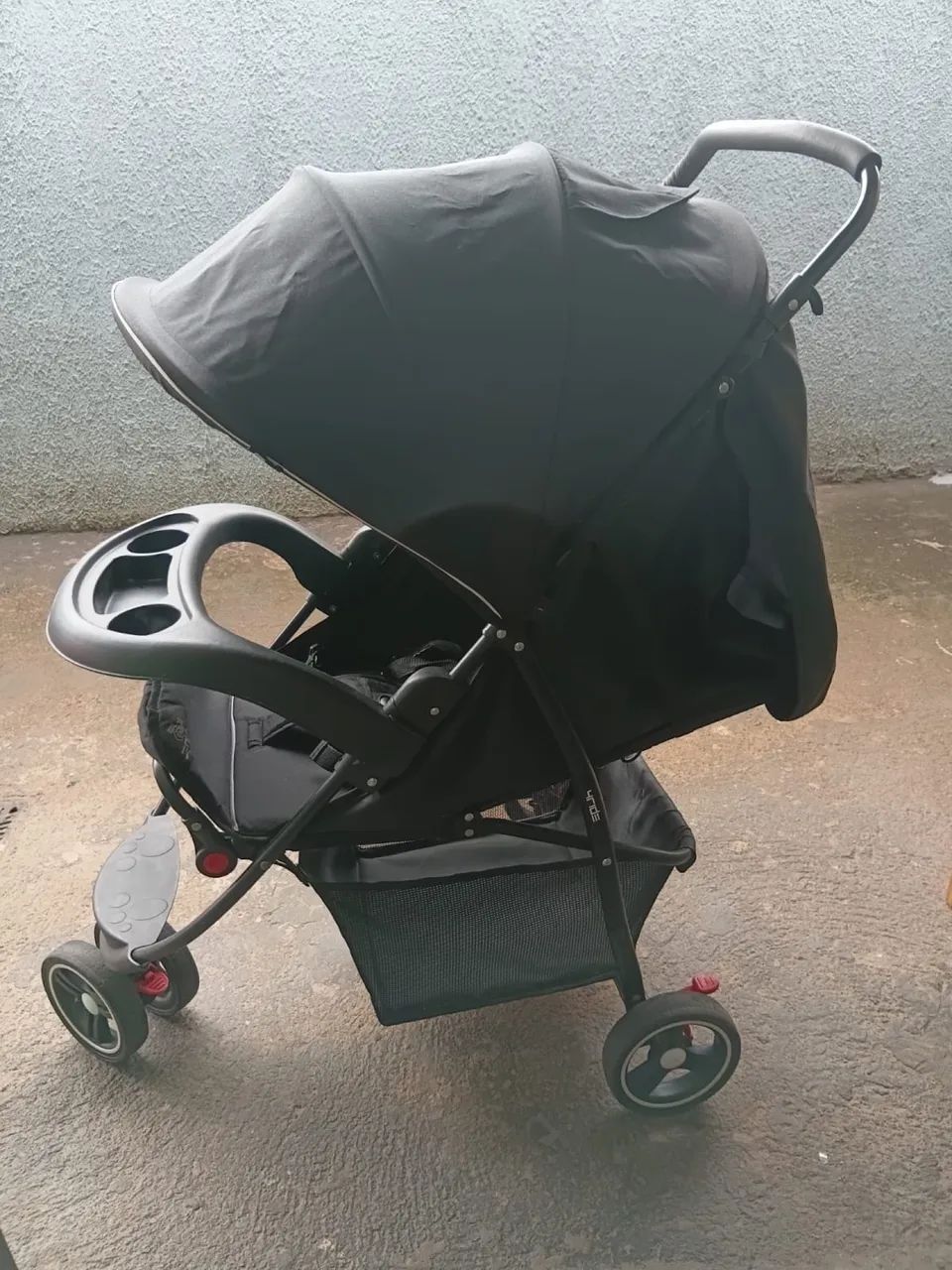 Carrinho unissex preto para bebê MaxiBaby