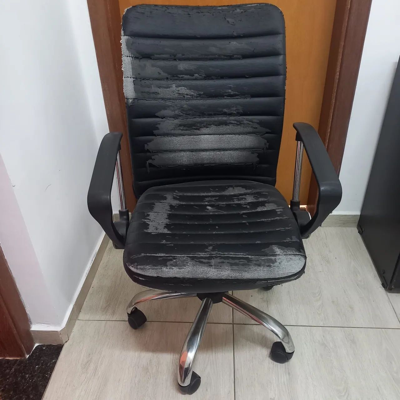 4 cadeiras pelo preço de uma  - Foto 2